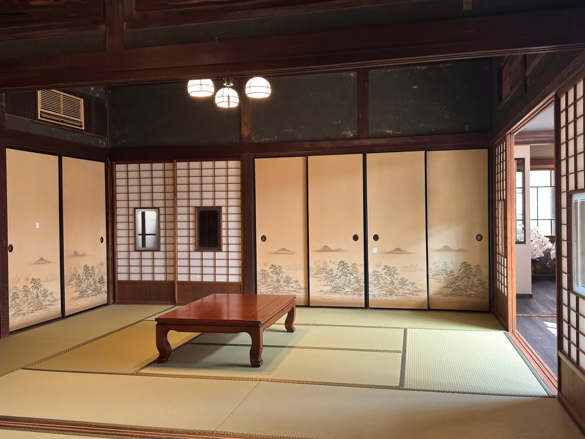 広間 前室